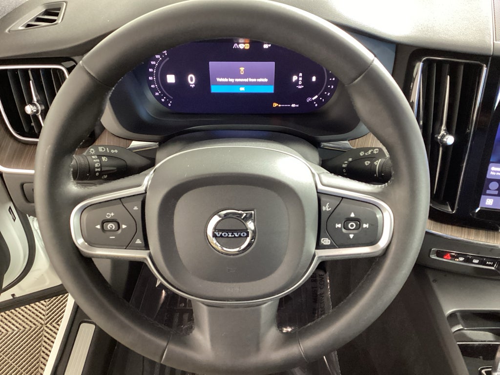 2022 Volvo XC60 Momentum