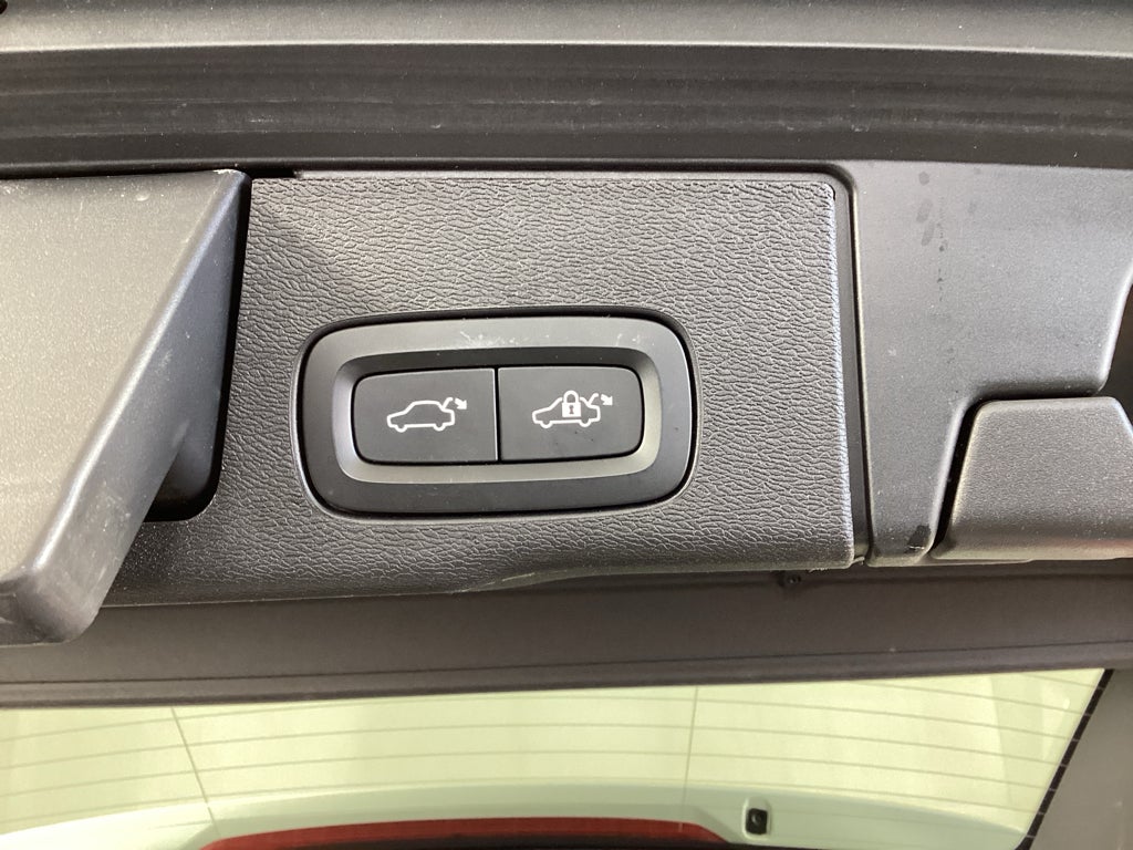 2022 Volvo XC60 Momentum