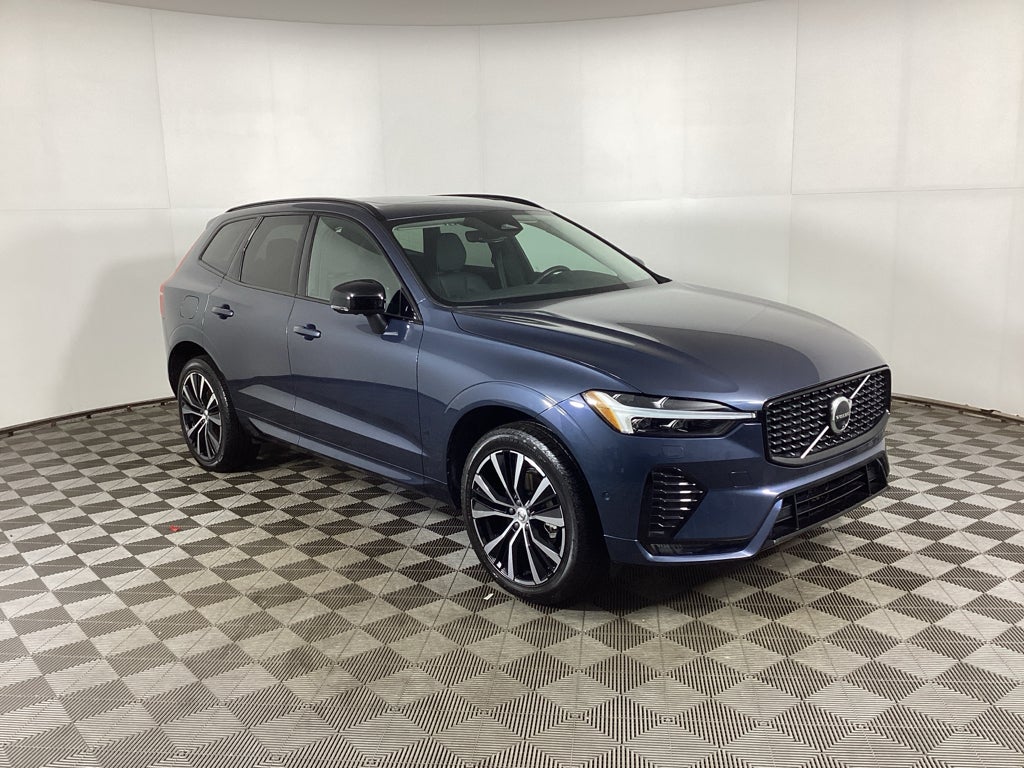 2024 Volvo XC60 B5 Plus Dark Theme AWD's photo