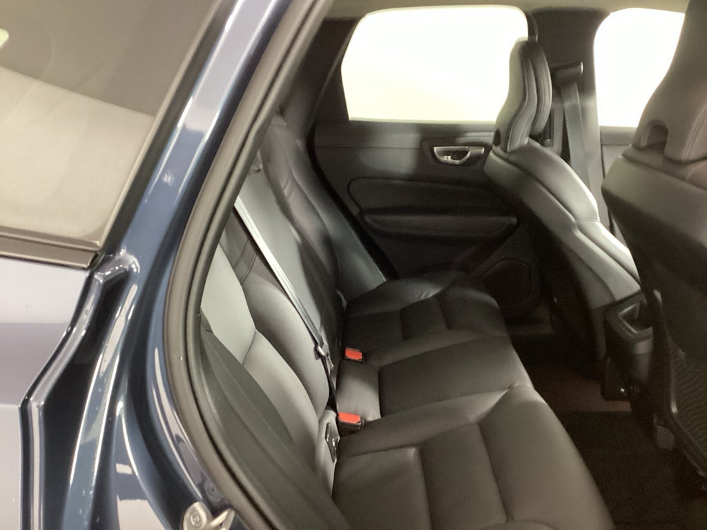 2024 Volvo XC60 Plus Dark Theme