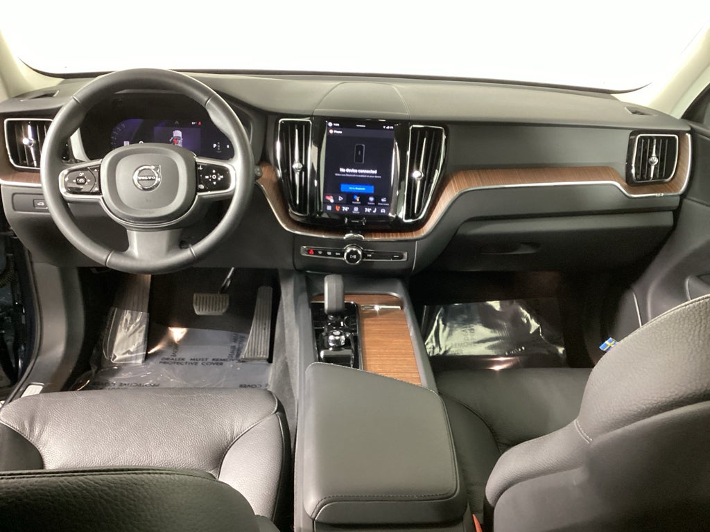 2024 Volvo XC60 Plus Dark Theme