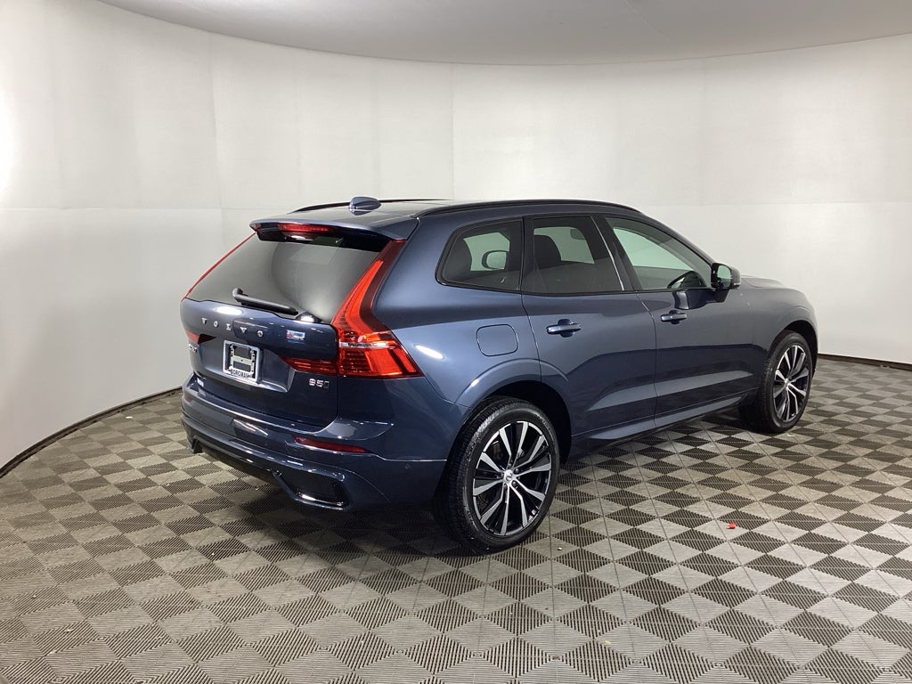 2024 Volvo XC60 Plus Dark Theme