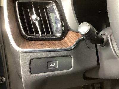 2024 Volvo XC60 Plus Dark Theme