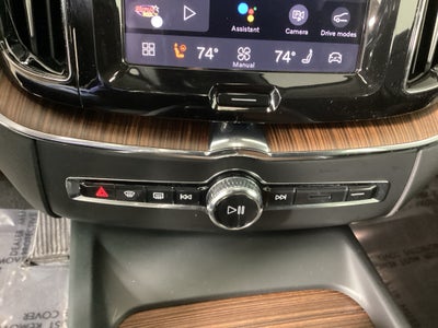 2024 Volvo XC60 Plus Dark Theme