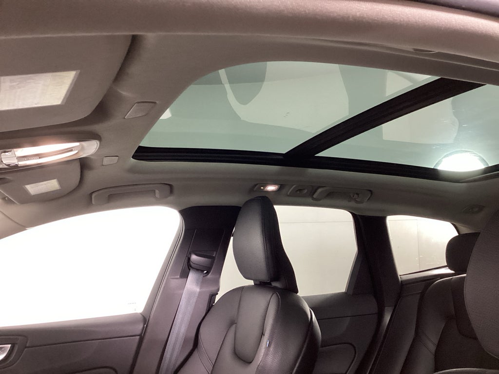 2024 Volvo XC60 Plus Dark Theme