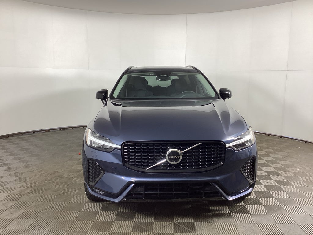 2024 Volvo XC60 Plus Dark Theme