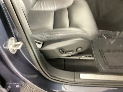 2024 Volvo XC60 Plus Dark Theme