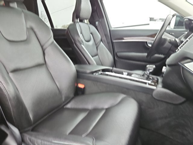 2017 Volvo XC90 Momentum